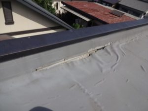 バルコニーの防水劣化で雨漏れが心配 ベランダ防水について 町田市 横浜市 川崎市の屋根 外壁リフォームなら塗り替え 屋根葺き替え グラスビトウィーン
