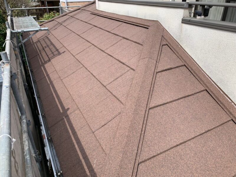 屋根カバー工法でエコグラーニを取付風景