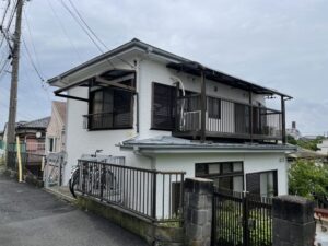 神奈川県大和市　A様邸　屋根葺き替え工事（ディーズルーフィング・エコグラーニ・ツイードグレー）外壁塗装工事（日本ペイント・パーフェクトトップ）・雨樋交換工事・内装工事（フローリング貼り替え・クロス張り替え）