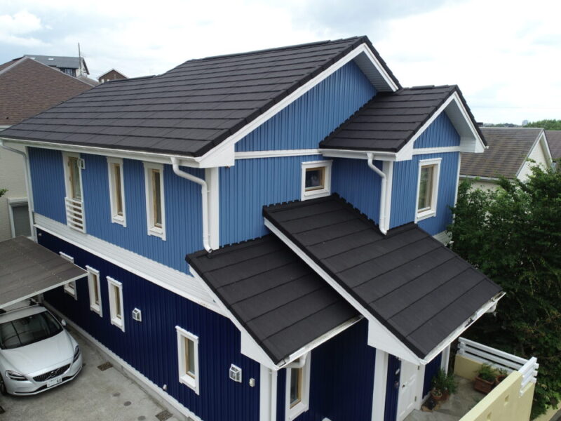 外壁塗装と屋根カバー工法で完成した住宅画像