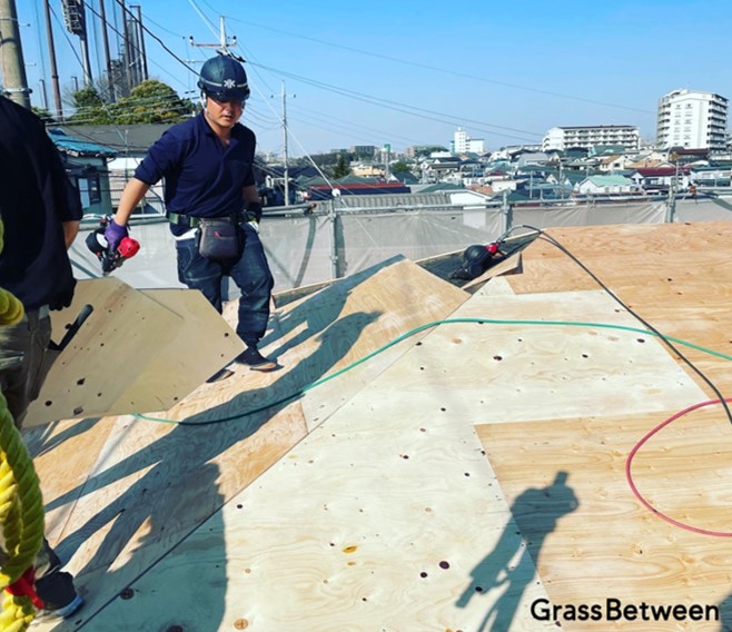 屋根野地板増し張り作業画像