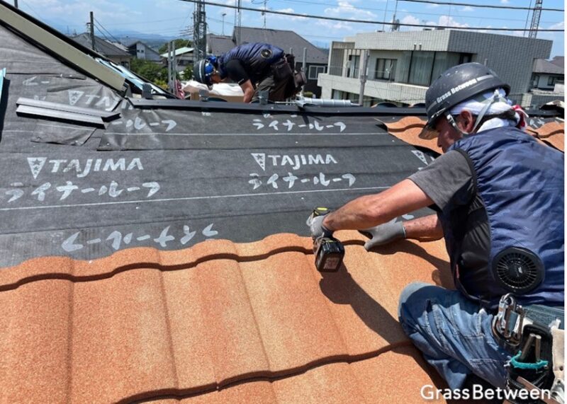 屋根材設置の様子画像