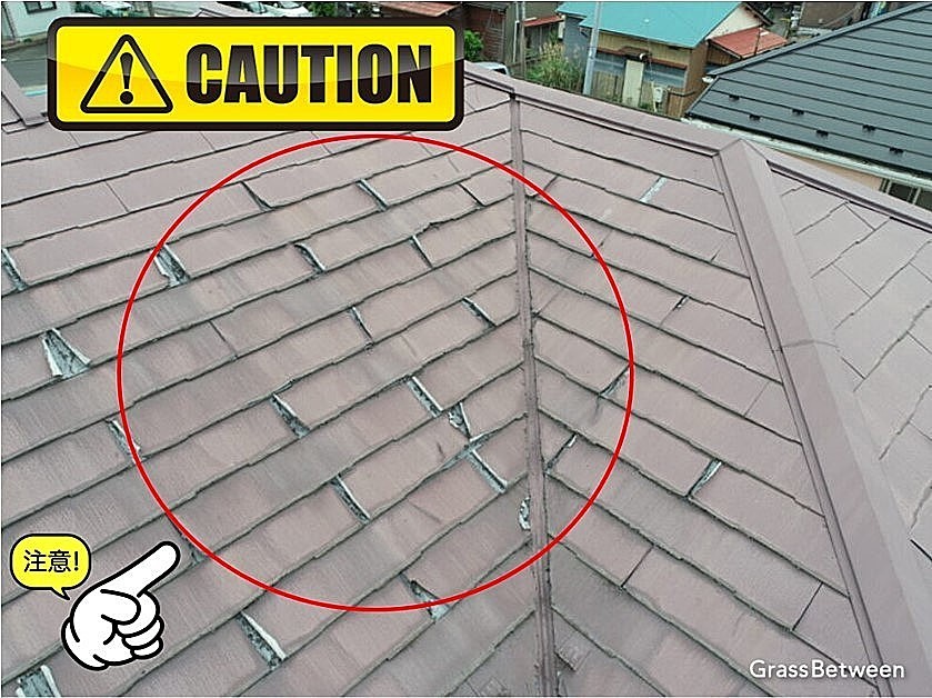 経年劣化による屋根材の傷み画像